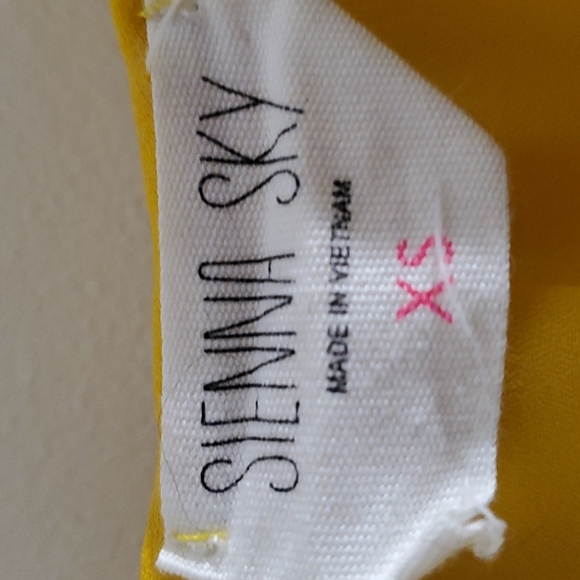 Blouse - Picture 2 of 3